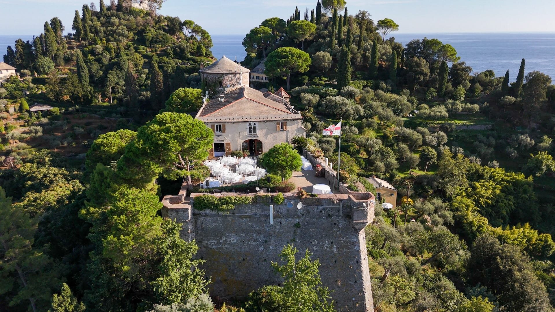 Villa storica con allestimento eventi, vista drone Lombardia